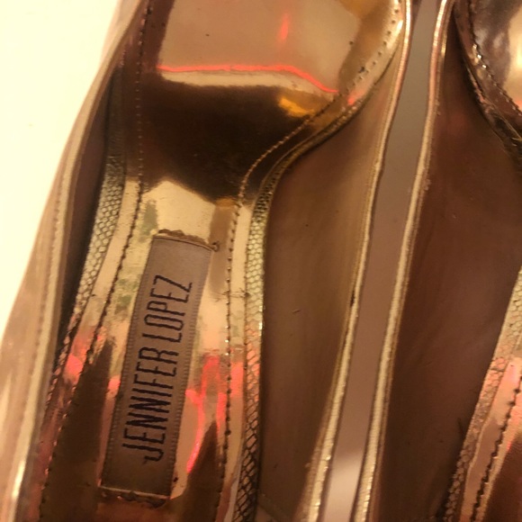 Jennifer Lopez Tan Heels! - Picture 3 of 4